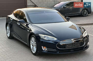 Лифтбек Tesla Model S 2015 в 