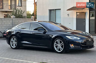 Лифтбек Tesla Model S 2015 в 