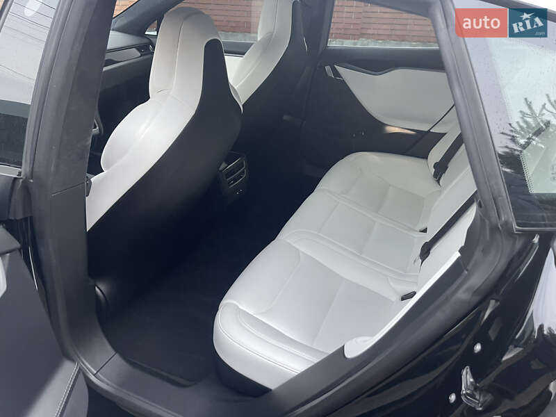 Лифтбек Tesla Model S 2018 в Львове