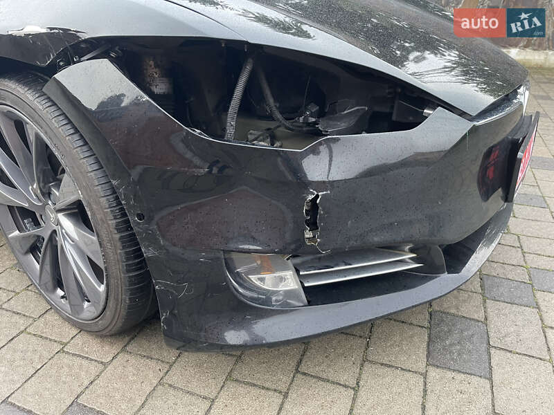 Лифтбек Tesla Model S 2018 в Львове