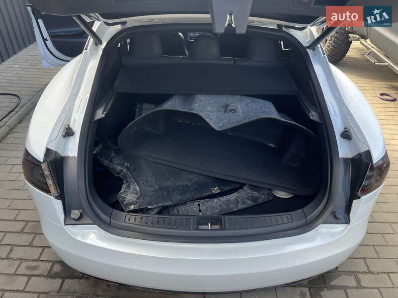 Ліфтбек Tesla Model S 2018 в Києві
