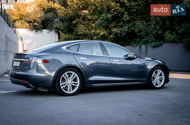 Лифтбек Tesla Model S 2015 в 