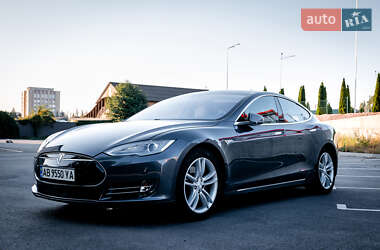 Лифтбек Tesla Model S 2015 в Виннице
