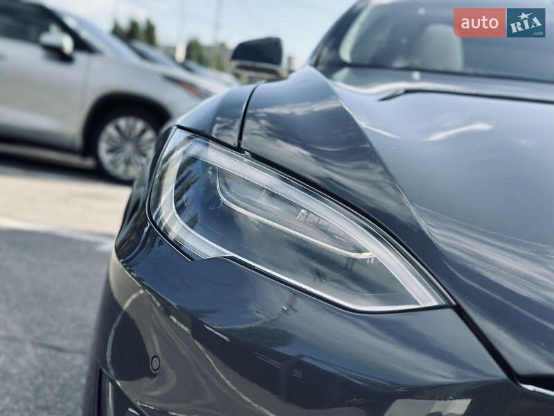Ліфтбек Tesla Model S 2018 в Кременчуці