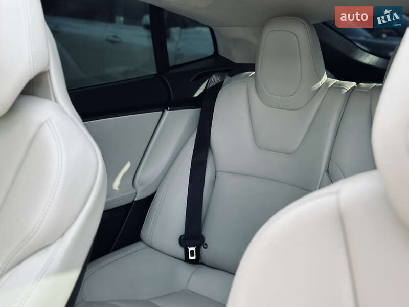 Ліфтбек Tesla Model S 2018 в Кременчуці