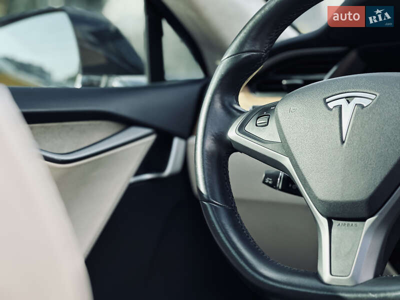 Ліфтбек Tesla Model S 2018 в Кременчуці