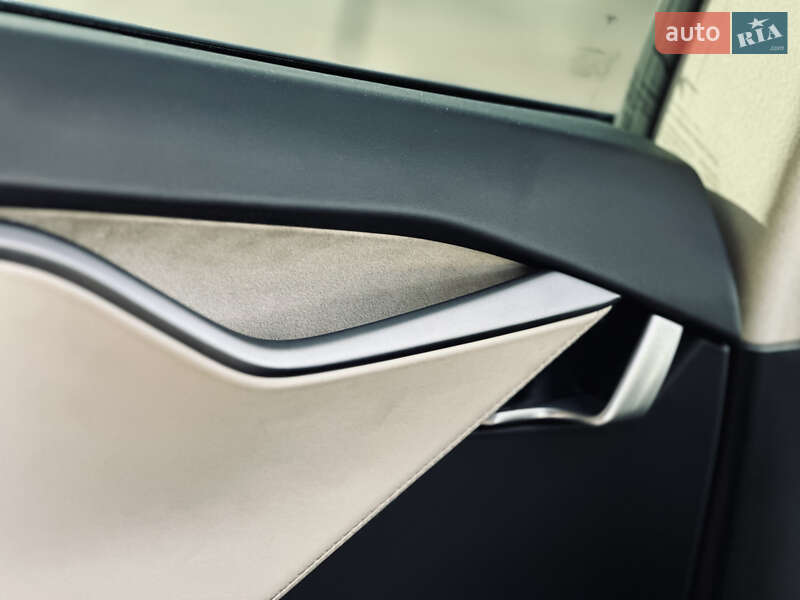 Ліфтбек Tesla Model S 2018 в Кременчуці