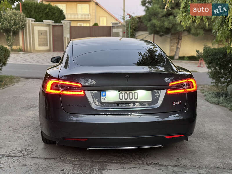 Ліфтбек Tesla Model S 2015 в Одесі