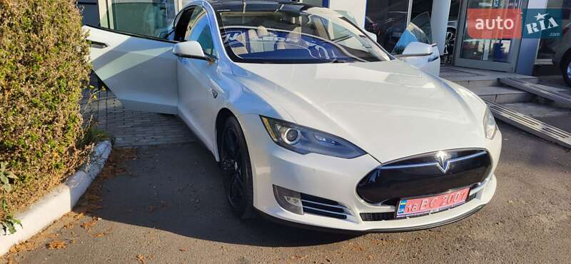 Ліфтбек Tesla Model S 2013 в Рівному