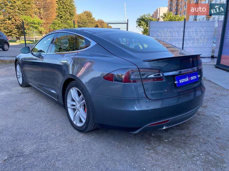 Ліфтбек Tesla Model S 2014 в Вінниці