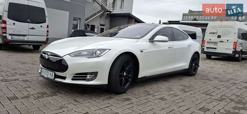 Ліфтбек Tesla Model S 2013 в Рівному