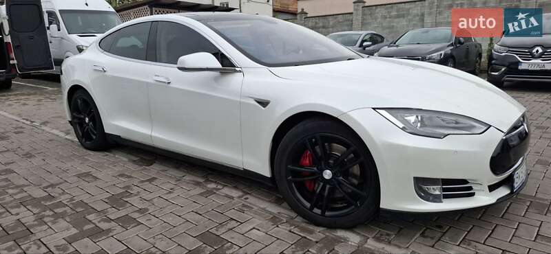 Ліфтбек Tesla Model S 2013 в 