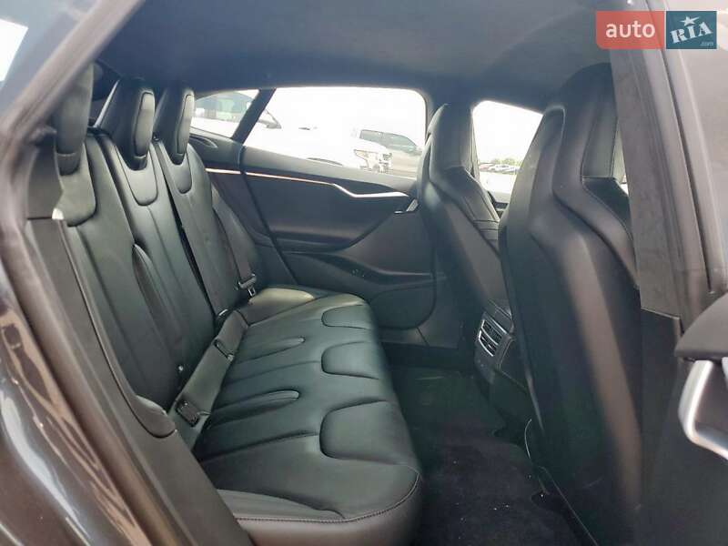 Лифтбек Tesla Model S 2016 в Хмельницком