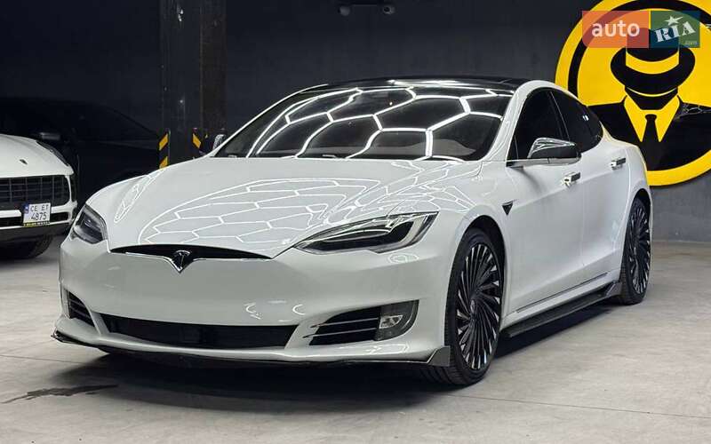 Ліфтбек Tesla Model S 2016 в Чернівцях
