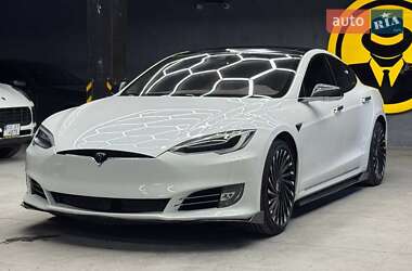 Лифтбек Tesla Model S 2016 в 