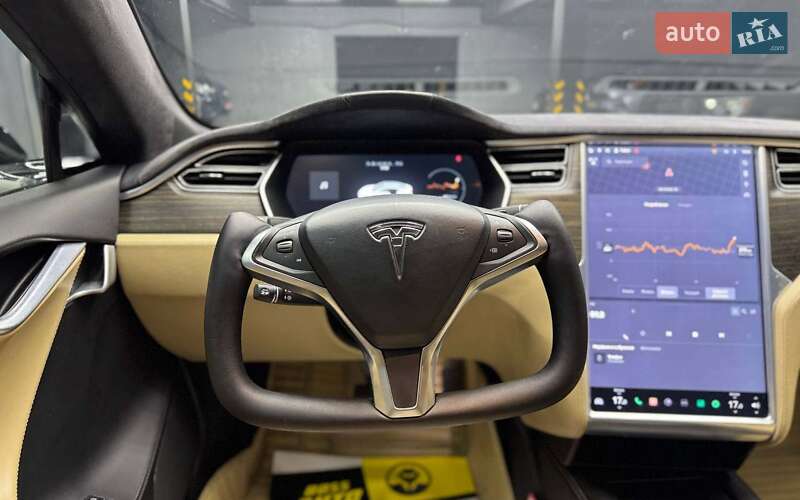 Ліфтбек Tesla Model S 2016 в Чернівцях
