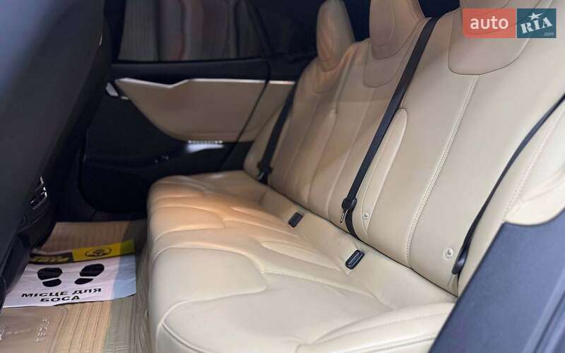 Ліфтбек Tesla Model S 2016 в Чернівцях