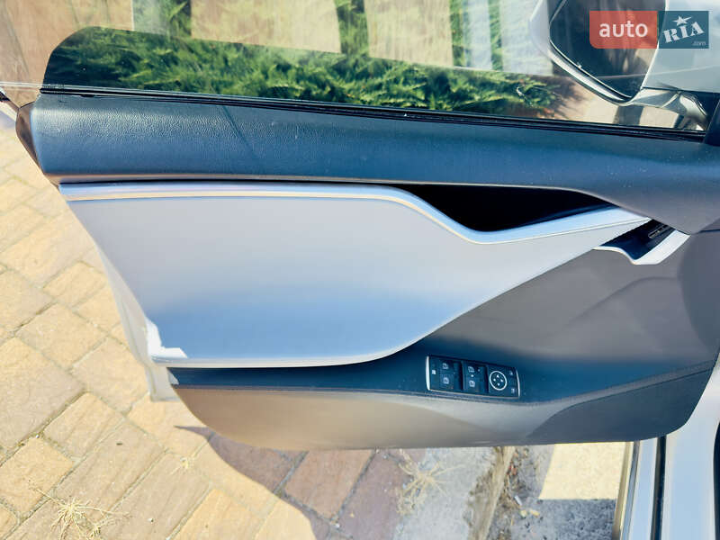 Лифтбек Tesla Model S 2013 в Ровно