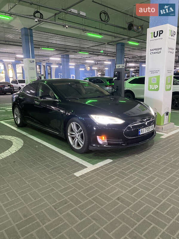 Лифтбек Tesla Model S 2014 в Киеве