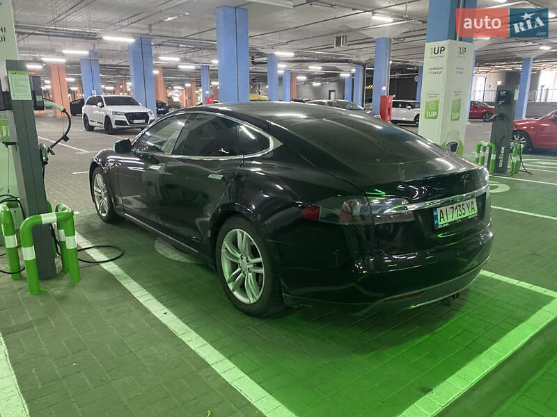Лифтбек Tesla Model S 2014 в Киеве