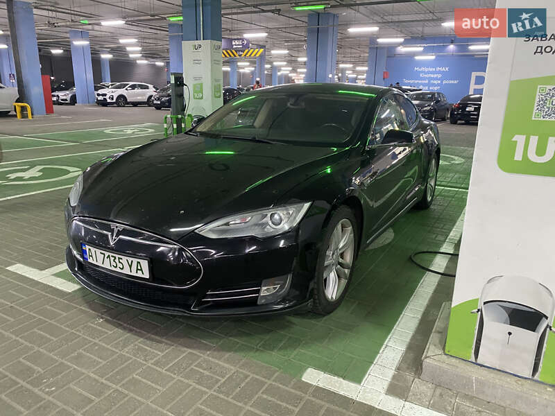 Лифтбек Tesla Model S 2014 в Киеве