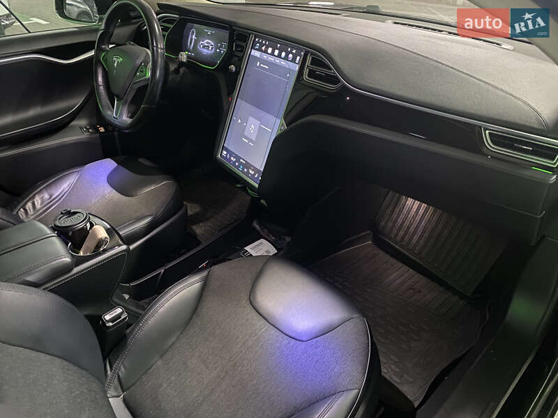 Лифтбек Tesla Model S 2014 в Киеве