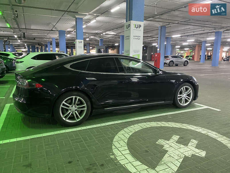 Лифтбек Tesla Model S 2014 в Киеве