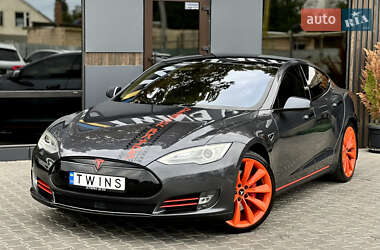 Tesla Model S 2015