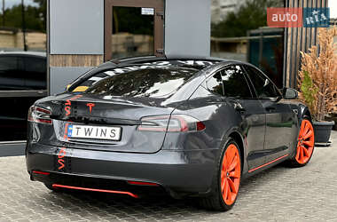 Лифтбек Tesla Model S 2015 в 