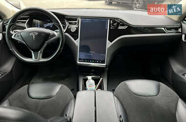 Лифтбек Tesla Model S 2015 в 