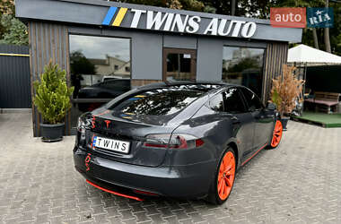 Лифтбек Tesla Model S 2015 в 