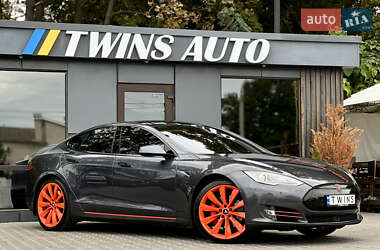 Лифтбек Tesla Model S 2015 в 
