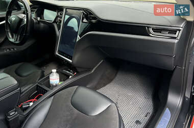 Лифтбек Tesla Model S 2015 в 