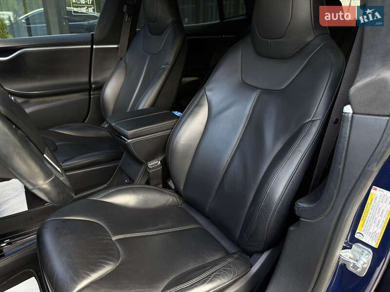 Ліфтбек Tesla Model S 2015 в Івано-Франківську