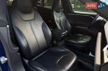 Лифтбек Tesla Model S 2015 в 