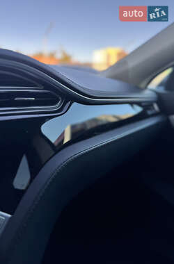 Лифтбек Tesla Model S 2014 в 