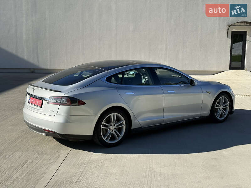 Лифтбек Tesla Model S 2013 в Луцке