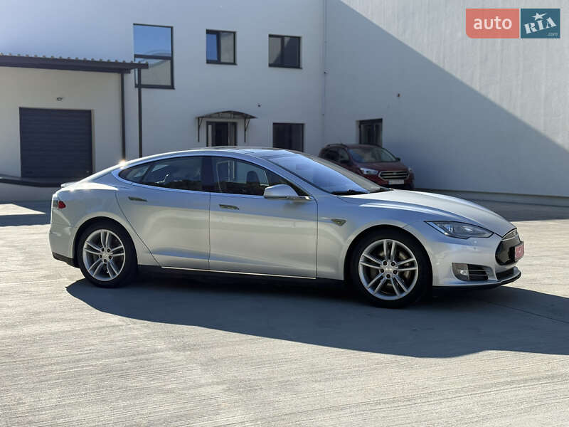Лифтбек Tesla Model S 2013 в Луцке