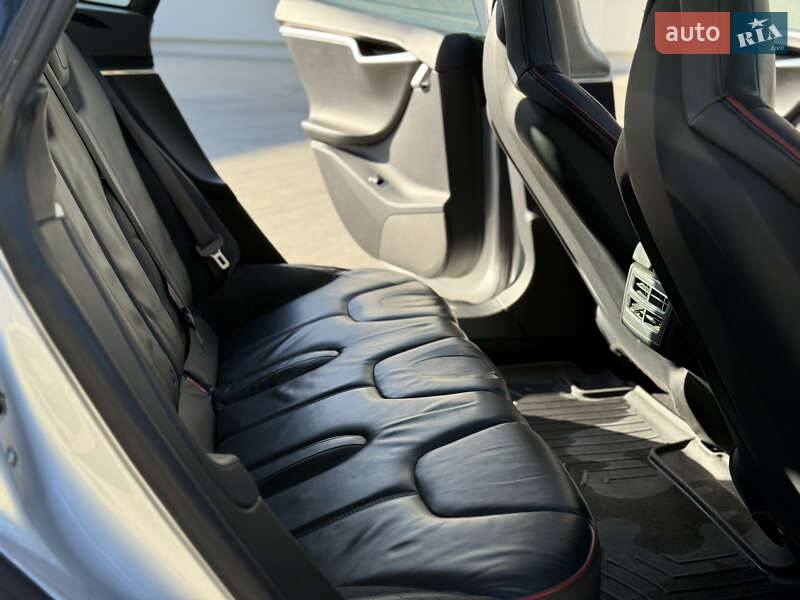 Лифтбек Tesla Model S 2013 в Луцке