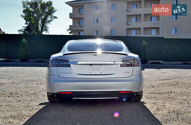 Лифтбек Tesla Model S 2013 в 