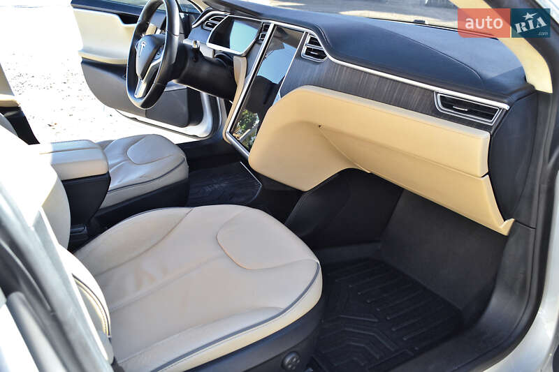Ліфтбек Tesla Model S 2013 в Святопетрівське