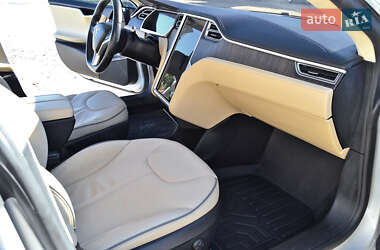 Лифтбек Tesla Model S 2013 в 