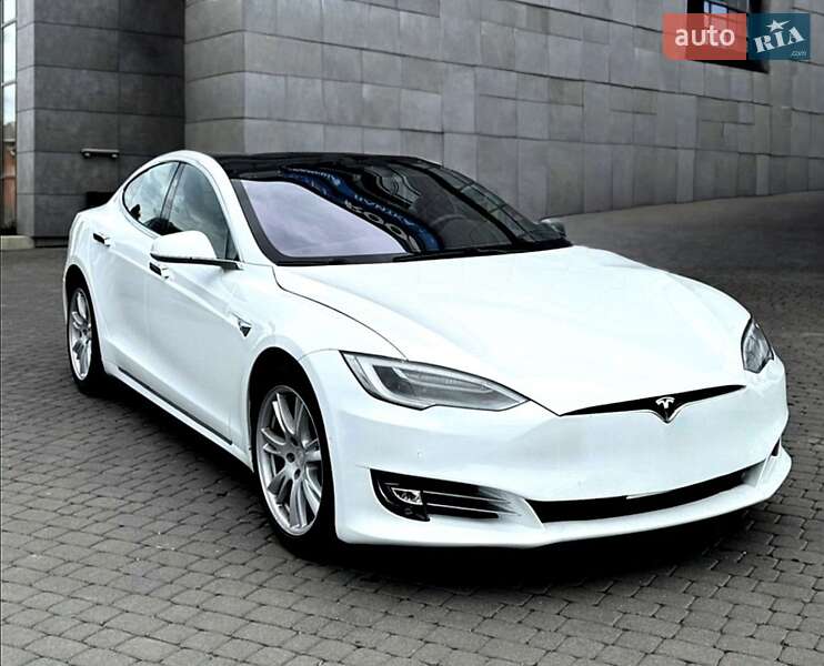 Tesla Model S 2020