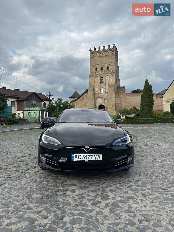 Ліфтбек Tesla Model S 2016 в Луцьку