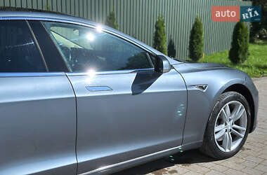 Лифтбек Tesla Model S 2014 в 