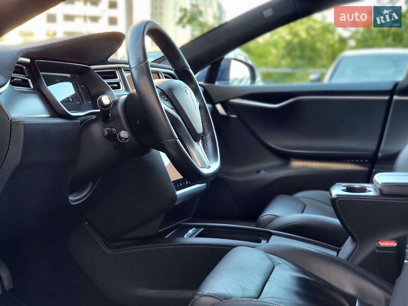 Ліфтбек Tesla Model S 2017 в Києві
