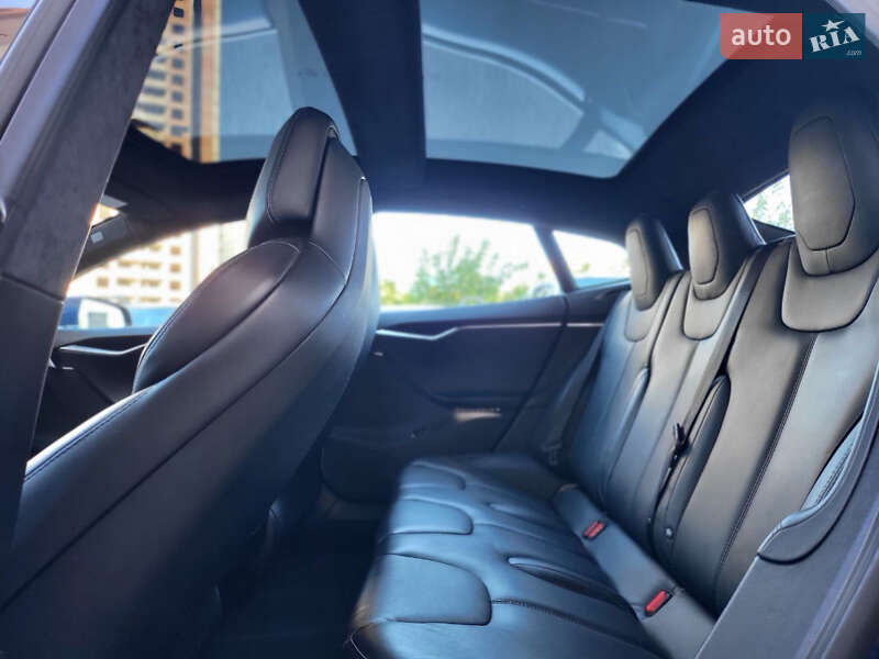 Ліфтбек Tesla Model S 2017 в Києві