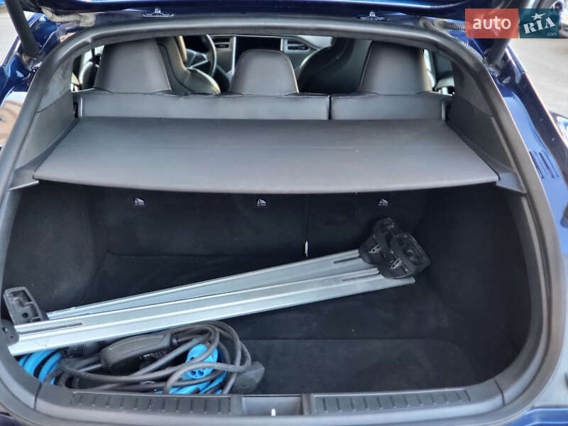 Ліфтбек Tesla Model S 2017 в Києві