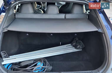Лифтбек Tesla Model S 2017 в 