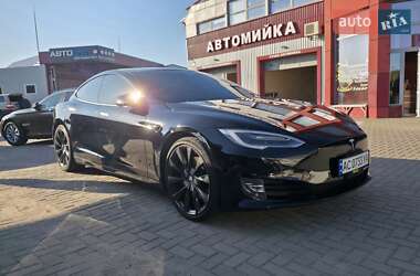 Tesla Model S 2020